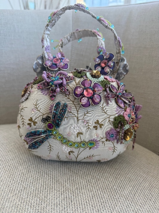 Mary Frances Handbags - NWT Vintage Mary Frances Beaded Hard Case Clutch